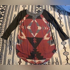Small 3/4 length sleeve shirt
